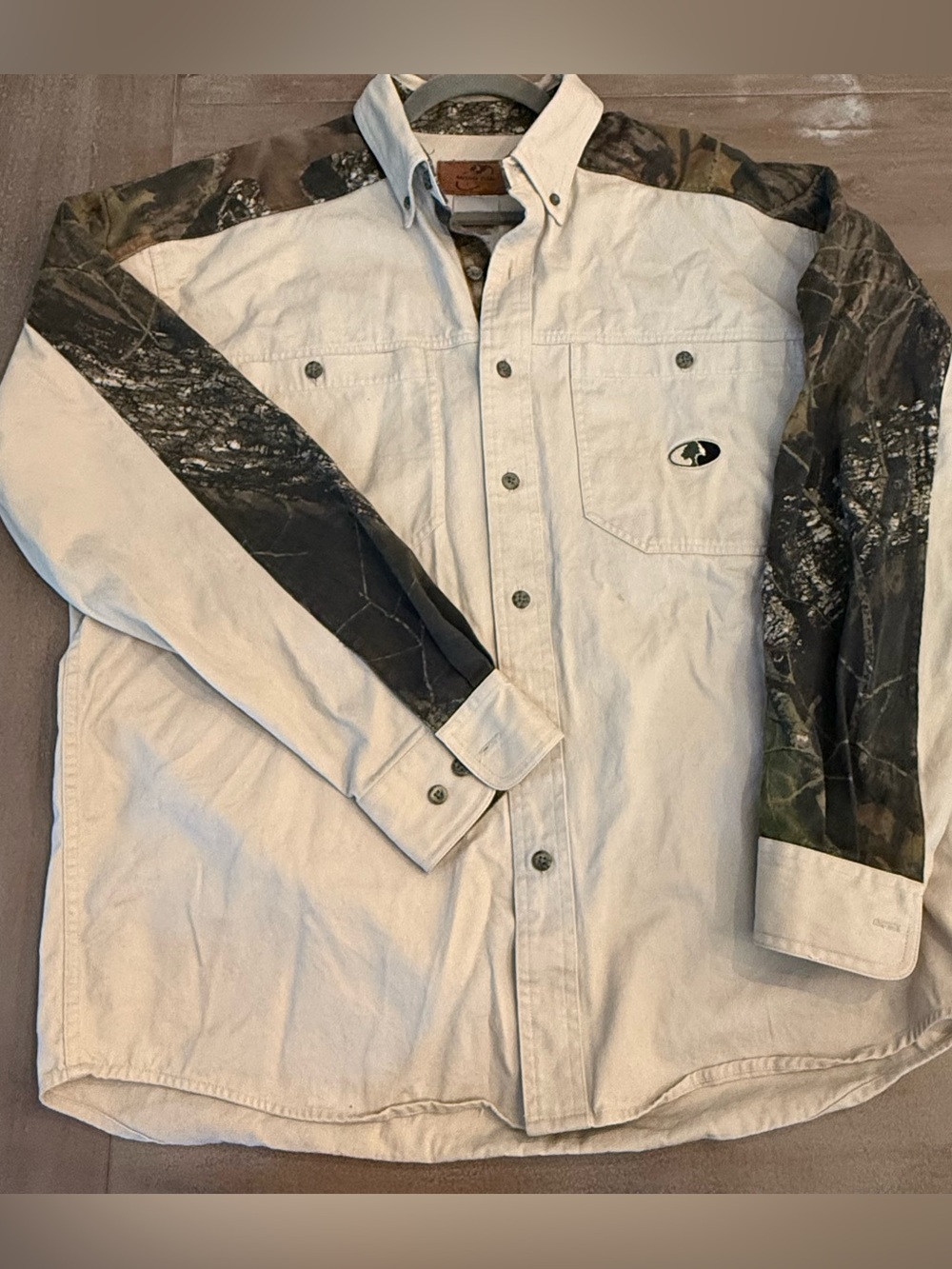 Mossy Oak Men's Lightweight Shirt Jacket in White with Camouflage Sleeves